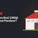 Mahya havalandırması ve yan perdeleri açık, galvanizli taşıyıcıları olan modern bir çelik ahır iç görünümü.